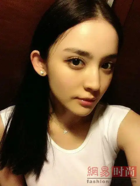 古力娜扎早期自拍又美又萌 还是胖点好(组图)