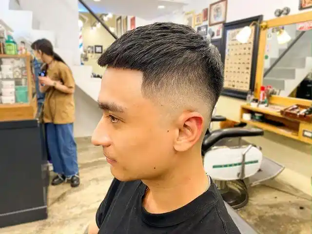 能剪这4款两边剃光发型的男生颜值都不会差