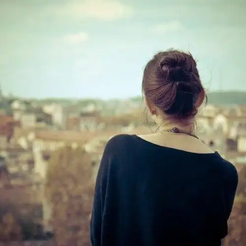 好看非主流美女背影