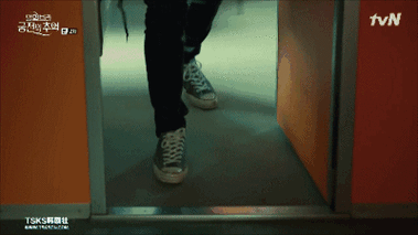 如今的玄彬,已经变成了不修边幅,走路一瘸一拐的流浪汉.