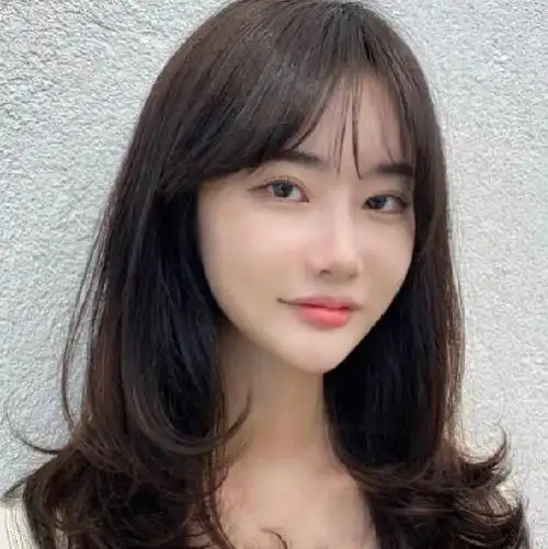 长发烫发女2021最新款,利落大方的长发发型