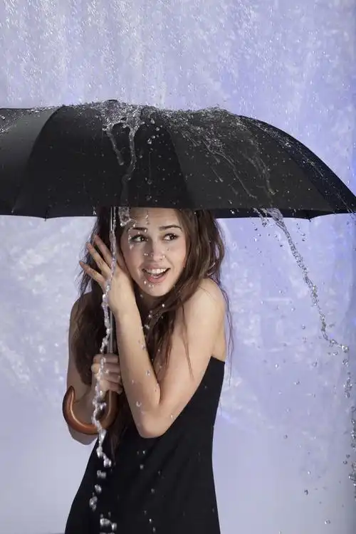 雨中撑伞的美女图片素材下载(图片id:264459)_-女性女人-图片素材_ 集