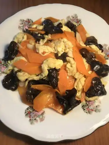 胡萝卜木耳炒鸡蛋