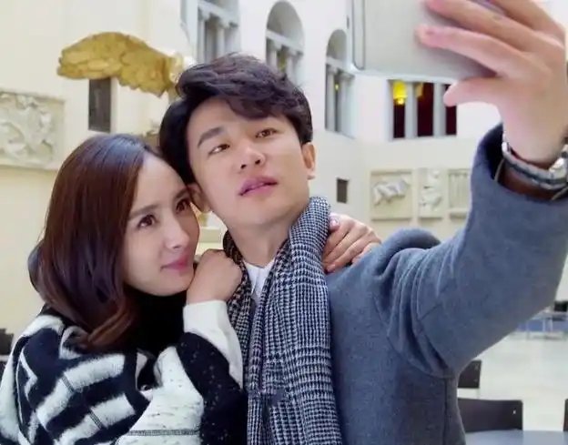 《亲爱的翻译官》杨幂和黄轩的亲密合照,图3浪漫,图5辣眼睛!