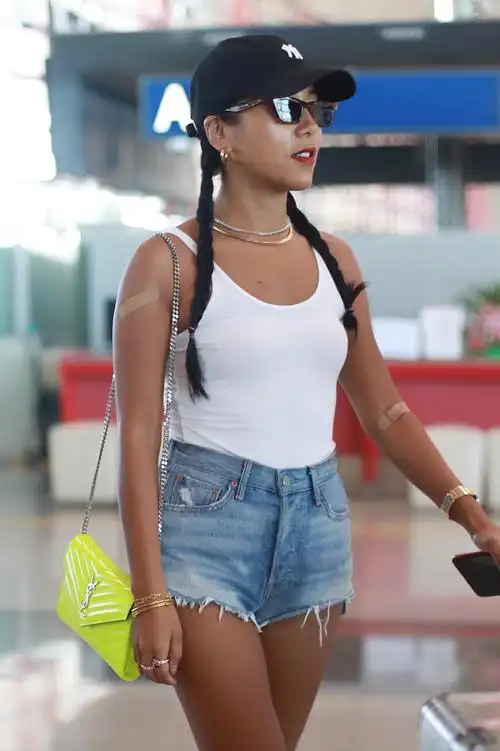 吉克隽逸让人惊呆!古铜色皮肤太扎眼,身上像裹了一层丝袜_肤色