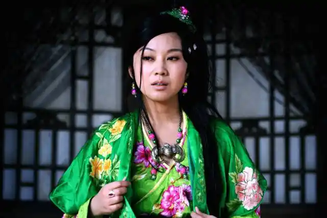 46岁闫妮美得不可方物,这还是你认识的佟掌柜吗?