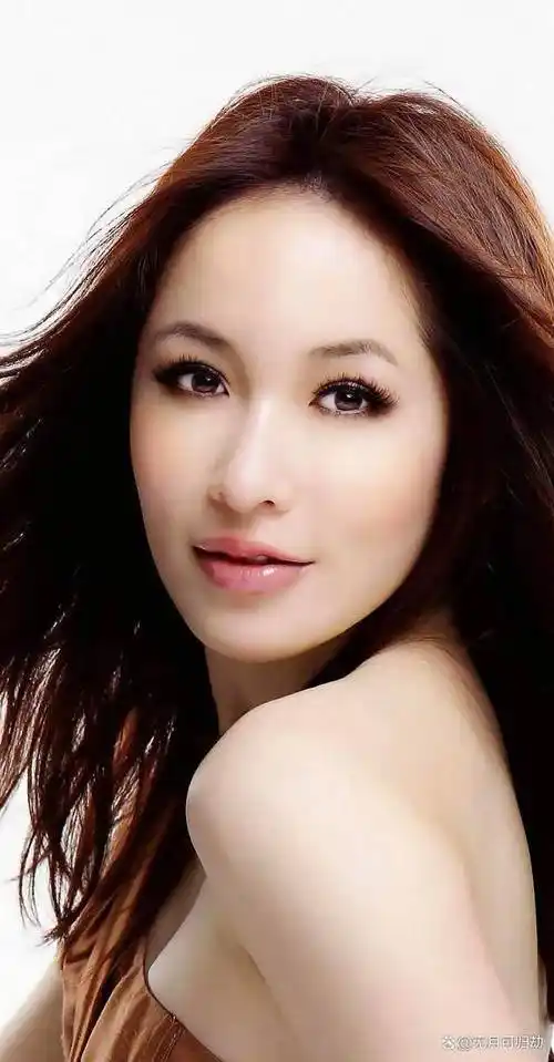 45岁萧亚轩称一年半要动4次手术:钉拔出来再灌入骨浆