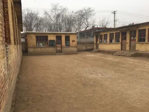 学校教室和路面