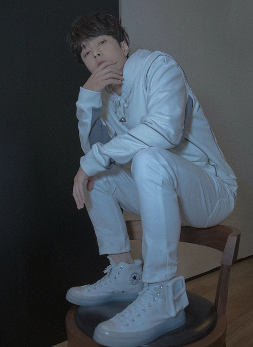 有一种"惊艳"叫张艺兴穿匡威,看清logo后,粉丝:太想拥有了