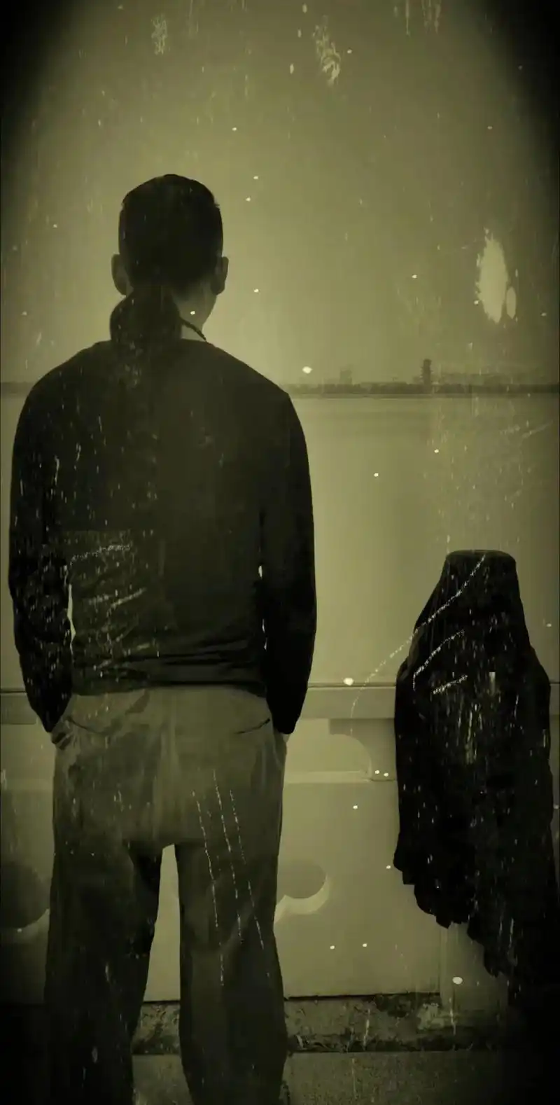 情绪短片 #黑白系 #孤单背影 - 抖音