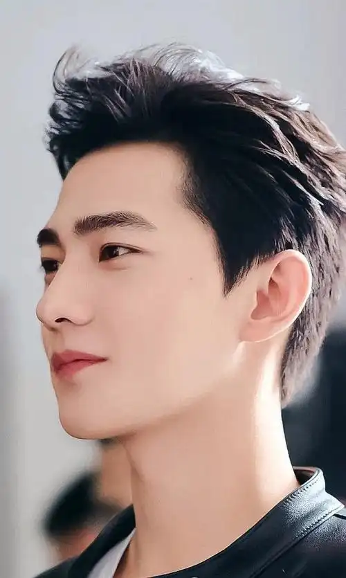 有没有ymls来这楼放一下杨洋神图