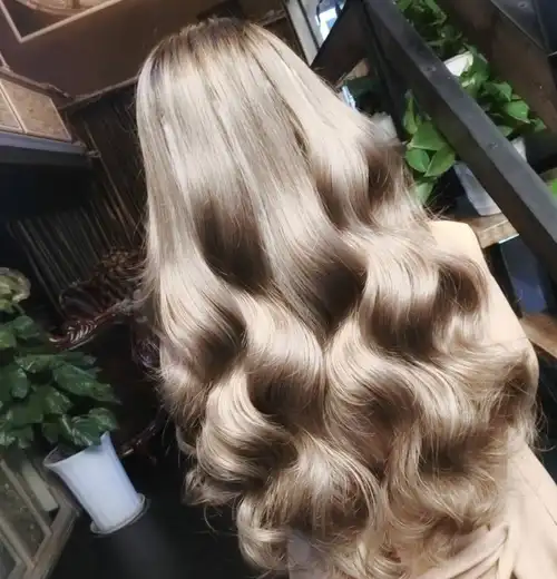 想烫大波浪头发的女生看过来,这些要注意了,适合自己才更出众_发型