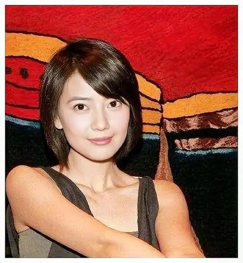 高圆圆旧照曝光,青春靓丽满脸的胶原蛋白