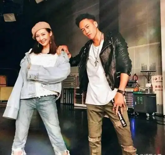 何润东:三度告白孙俪被否,41岁娶美妻,如今恩爱多年无子也甜蜜