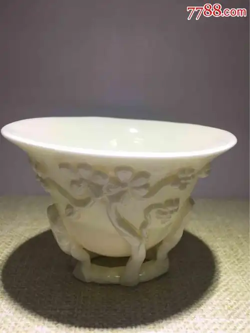 德化白釉梅花杯,高7厘米,口径10厘米,品相完美.