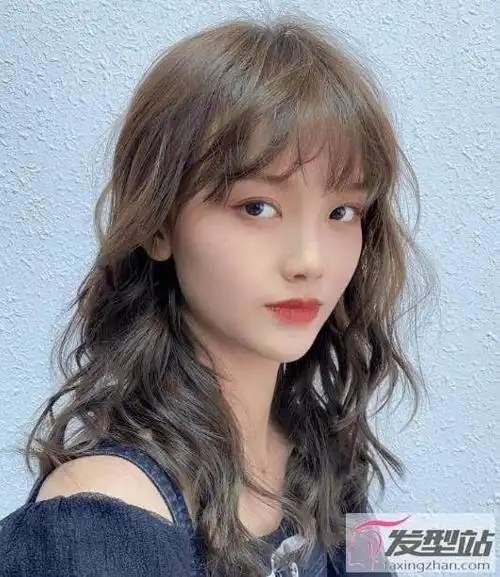 眉上短刘海造型攻略_发型站_最新流行发型设计发型高颜值发型怎么设计