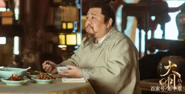 梁冠华饰演胖太子"朱高炽",宅心仁厚,心理比谁都明白,但就是胆子实在