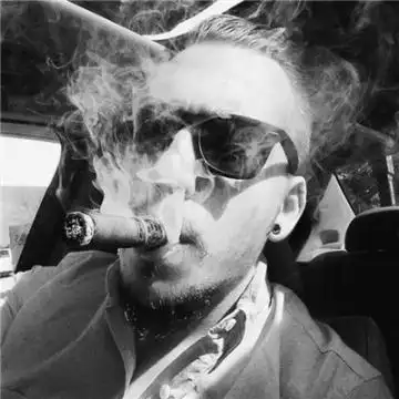 小孩抽烟头像霸气