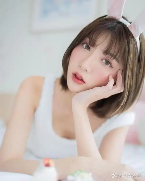 泰国女孩崇尚混血,以皮肤白皙,耳目深邃为美女标准.