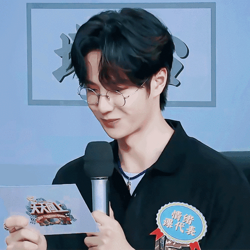 王一博酷盖一笑真好看!秒变王甜甜【动图】持续更新