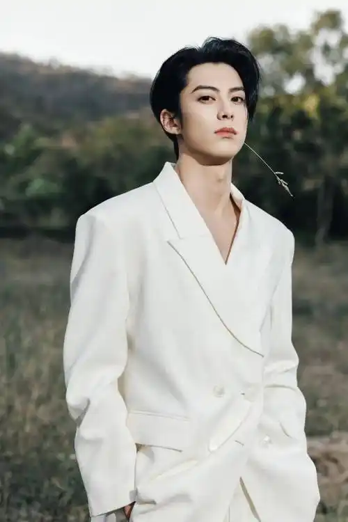 榜妹热线 |王鹤棣土味冲天?鞠婧祎新剧进组?彭冠英陈小纭恋情?