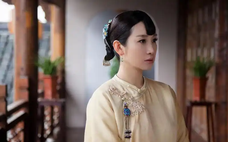 李湘插足她的爱情两段恋爱长跑无疾而终如今事业家庭双丰收