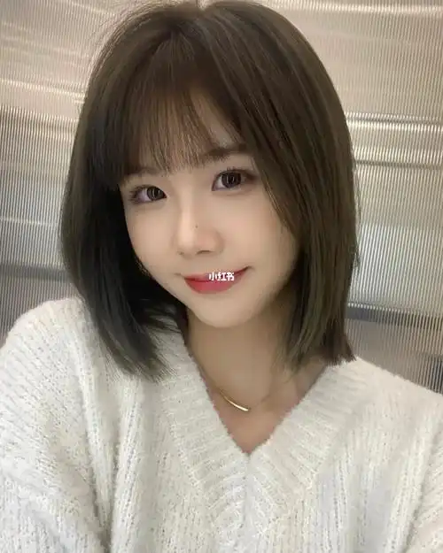 一定要剪层次,颜色是冷棕色特别显白想尝试短发的圆脸集美真的可以