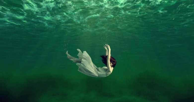 ps沉入海底人物照片合成方法_一聚教程网