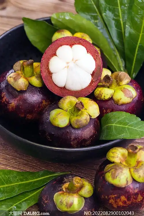 切开的山竹水果摄影图片