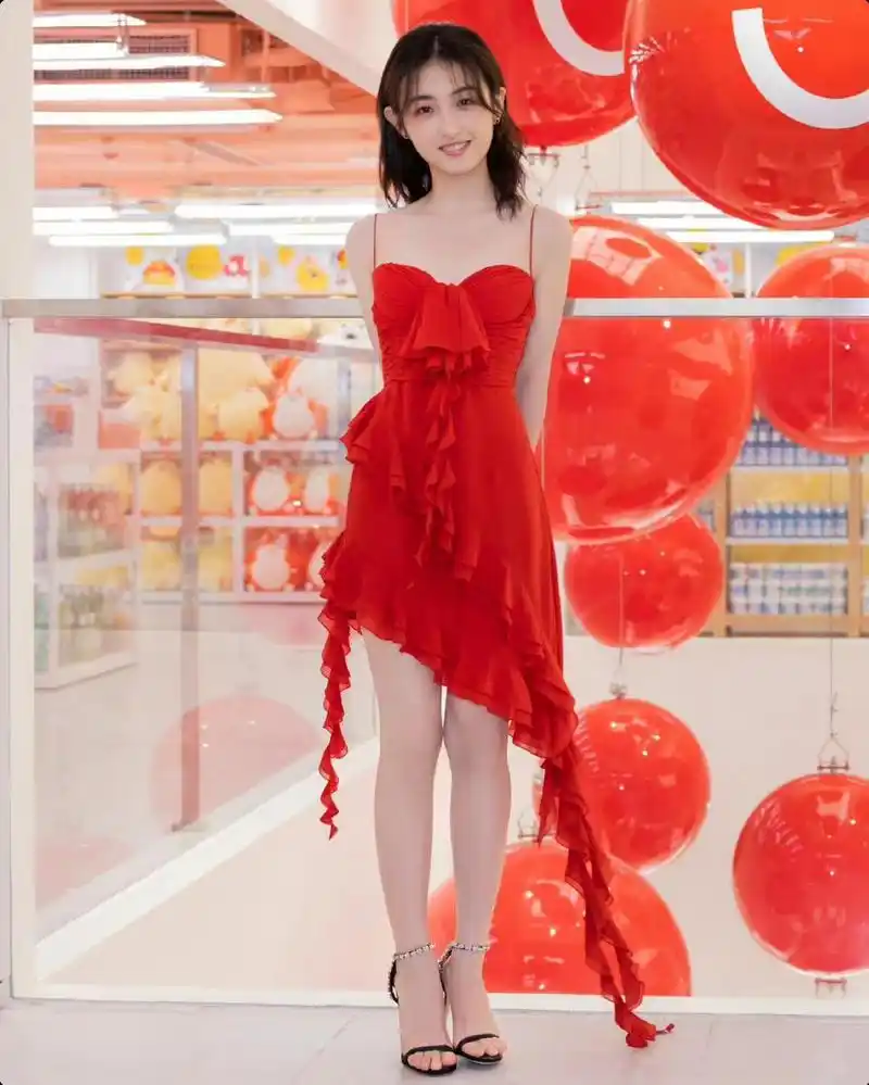 张子枫一字高跟鞋美脚