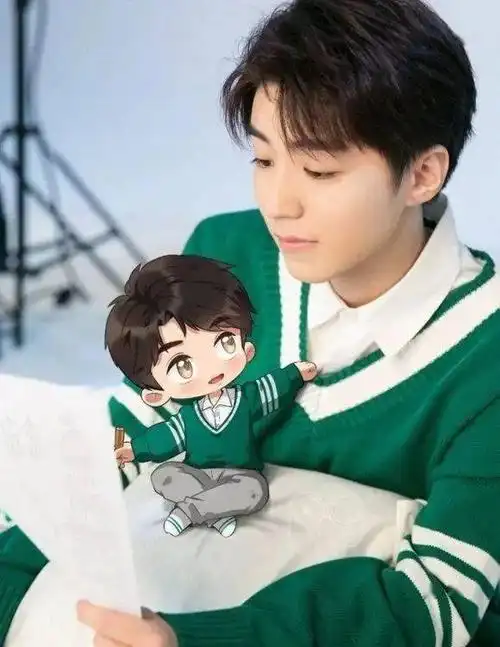 王俊凯遇上小小凯系列照片可爱怀中的小可爱