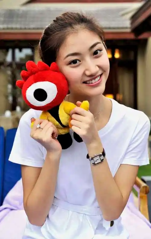 照片里景甜变身沙滩美女,清纯可爱,上演了一场纯情诱惑