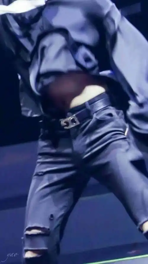 [王俊凯][分享]180405 网友分享小凯腹肌图真是太撩人太帅了!