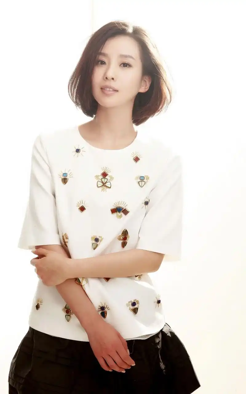 气质女星刘诗诗短发优雅时尚轻熟女写真手机壁纸,是美桌网www.win4000