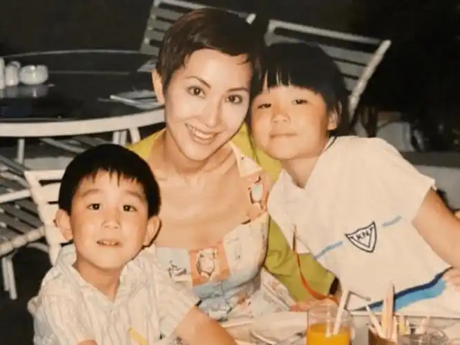 回顾红极一时毁容的女星现状有人被老公呵护一生有人破产