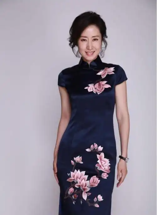 刘敏涛穿经典旗袍有魅力造型优雅高级惹人爱