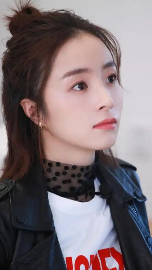 胡冰卿最美壁纸:演了那么多女主,为什么就是捧不红?