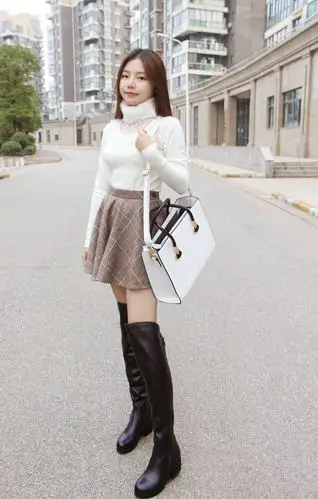 比较淑女的一套 高领 高腰短裙 过膝长靴 搭一起是显高的效果 blog
