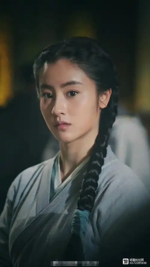 比如说她就是新版《神雕侠侣》之中,不食人间烟火的小龙女.