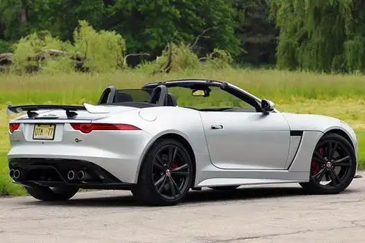 海外媒体网站上曝光了关于新款捷豹f-type svr白色敞篷版跑车的最新