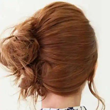 怎样盘发蓬松简单好看(蓬松盘头发简单好看的步骤)插图2