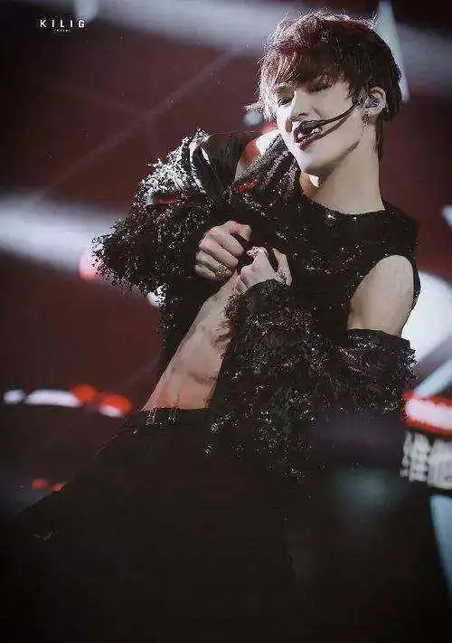 谁说小鲜肉就是"娘炮"?蔡徐坤,鹿晗等人的腹肌