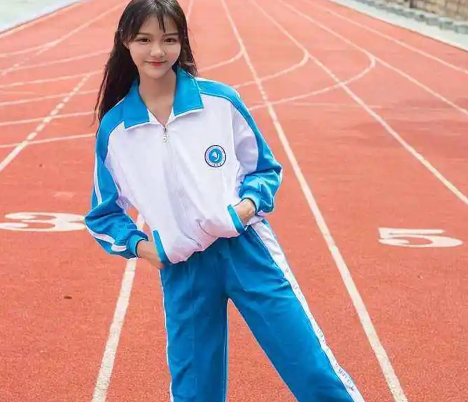 贵族学校女生校服是百褶裙,普通学校女生只能穿裤装?原因很现实