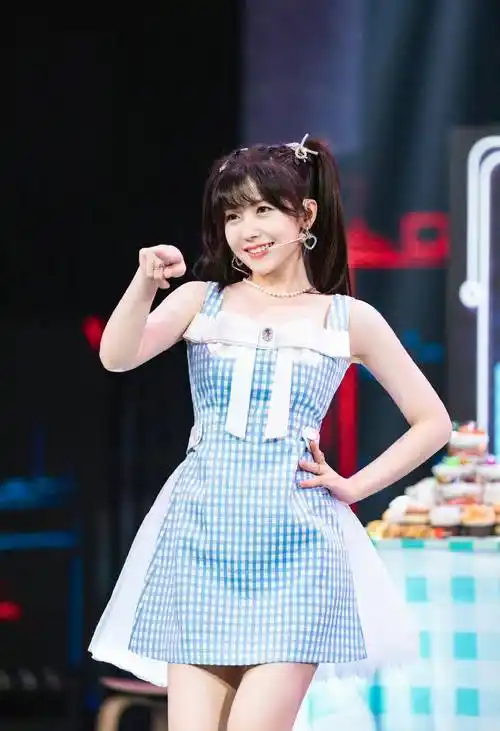 赖美云真是一如既往的娇俏可爱啊!