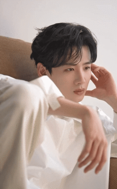 白敬亭1015生日快乐