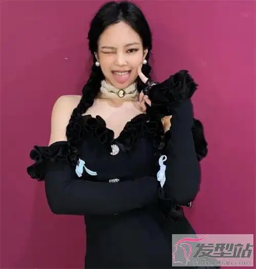 jennie双马尾造型 演绎不一样的时尚_发型站_最新流行发型设计发型