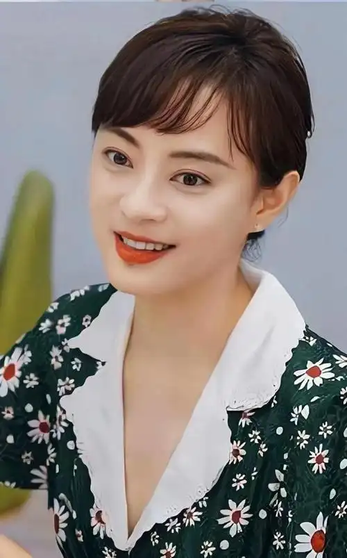 不知道大家有没有注意到,说到孙俪,大家印象深刻的不止是她的大眼睛