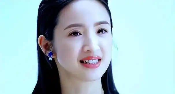 别天真了,林依晨从来都不是什么傻白甜,现实里的她比谁都"狠"