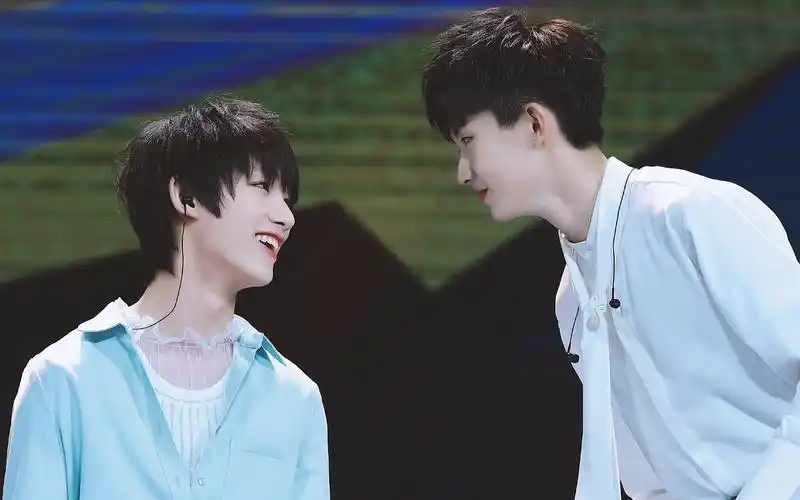 【祺鑫】【马丁】台风少年团出道首唱会访谈环节不完全focus_哔哩哔哩