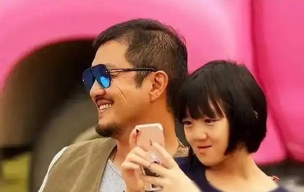 嘴好了脸怪了王菲花费上百万为爱女治好唇裂脸却越来越奇怪